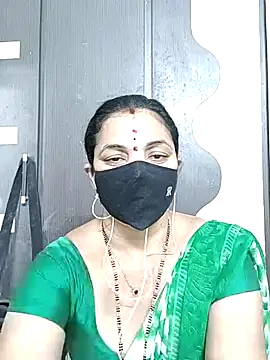 Snapshot of Leela_555 chatting on 06/05/26, 08:20 Leela 555 online show from 06/05/26, 08:20