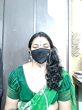 Snapshot of Leela_555 chatting on 06/15/26, 04:04 Leela 555 online show from 06/15/26, 04:04