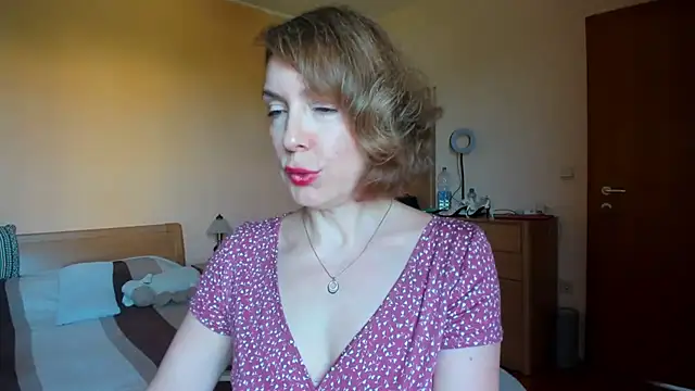 Snapshot of SummerLiza chatting on 06/15/26, 02:52 SummerLiza online show from 06/15/26, 02:52