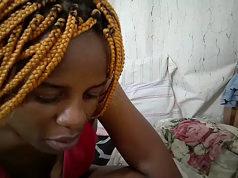 Snapshot of queen_beev chatting on 06/13/26, 06:55 queen beev online show from 06/13/26, 06:55