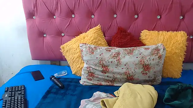 PEACHESX25x online show from 07/06/26, 04:31