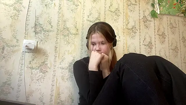 Snapshot of SusanaLeichty chatting on 06/02/26, 06:37 SusanaLeichty online show from 06/02/26, 06:37