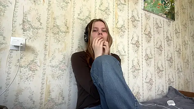 Snapshot of SusanaLeichty chatting on 06/13/26, 06:44 SusanaLeichty online show from 06/13/26, 06:44