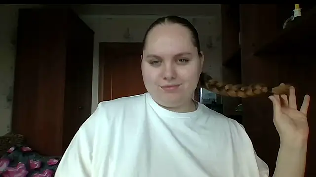 Snapshot of SoftHypnose chatting on 07/06/26, 10:01 SoftHypnose online show from 07/06/26, 10:01