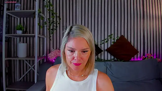 Snapshot of Betty_Brock chatting on 06/07/26, 01:10 Betty Brock online show from 06/07/26, 01:10