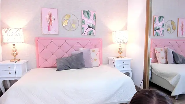 natalie fox   online show from 06/12/26, 11:42