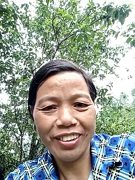 Snapshot of Elfledaa chatting on 06/11/26, 06:22 Elfledaa online show from 06/11/26, 06:22