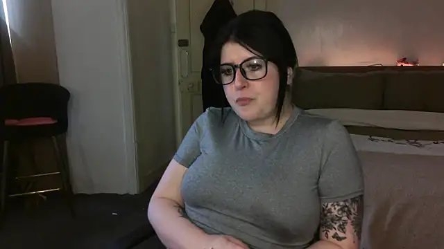 LucyLou31 online show from 07/04/26, 02:56
