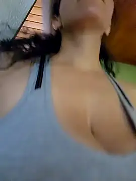 Snapshot of LUCI_LOVE chatting on 12/19/24, 04:35 LUCI LOVE online show from 12/19/24, 04:35