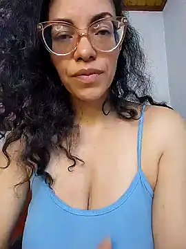 Snapshot of LUCI_LOVE chatting on 12/23/24, 11:47 LUCI LOVE online show from 12/23/24, 11:47