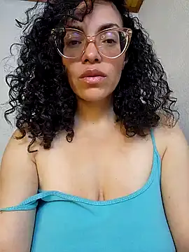 Snapshot of LUCI_LOVE chatting on 01/02/25, 07:07 LUCI LOVE online show from 01/02/25, 07:07