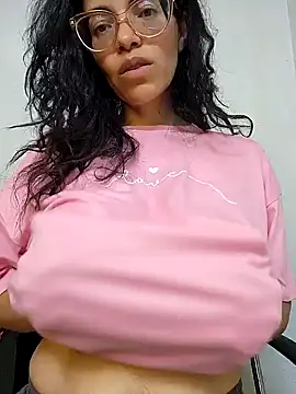 Snapshot of LUCI_LOVE chatting on 01/25/25, 11:55 LUCI LOVE online show from 01/25/25, 11:55