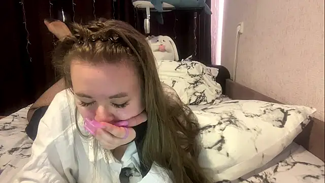 KrystalCarabine online show from 05/25/26, 04:51