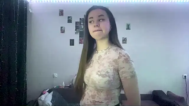 KrystalCarabine online show from 06/03/26, 04:34