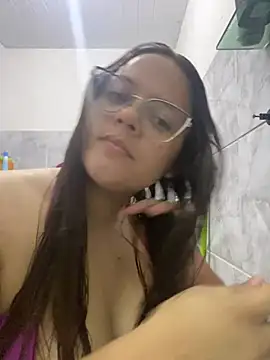 Snapshot of Laryssinha_69 chatting on 06/12/26, 04:28 Laryssinha 69 online show from 06/12/26, 04:28