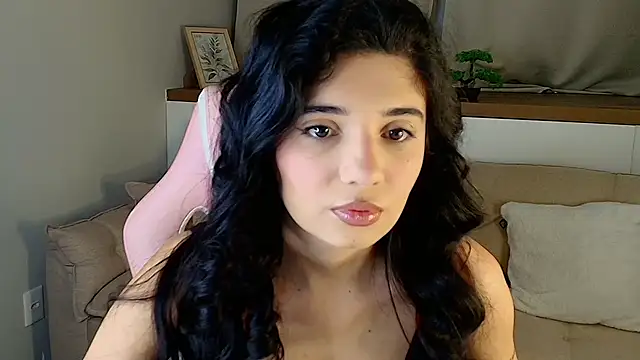 Snapshot of Rose_Desiree chatting on 06/15/26, 11:23 Rose Desiree online show from 06/15/26, 11:23