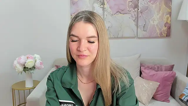 RoxyReignn online show from 06/15/26, 10:12