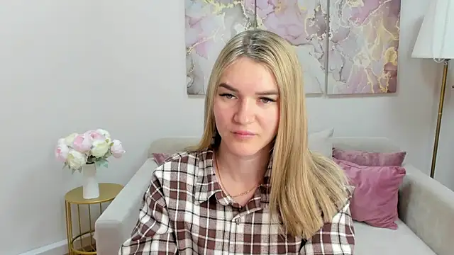 RoxyReignn online show from 07/15/26, 09:31