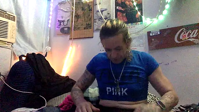 Snapshot of VanillaSnowcones chatting on 06/05/26, 03:24 VanillaSnowcones online show from 06/05/26, 03:24
