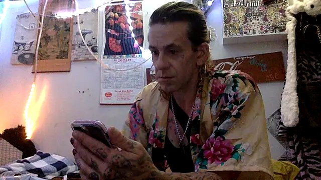 Snapshot of VanillaSnowcones chatting on 06/09/26, 01:28 VanillaSnowcones online show from 06/09/26, 01:28