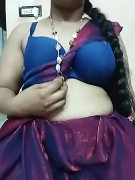 Snapshot of roopa__ chatting on 06/03/26, 01:14 roopa online show from 06/03/26, 01:14