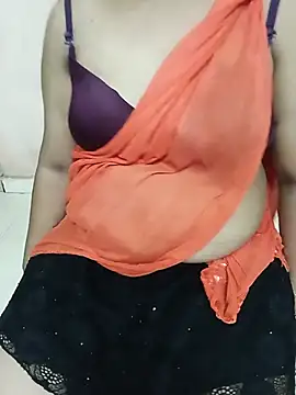 Snapshot of roopa__ chatting on 06/04/26, 02:56 roopa online show from 06/04/26, 02:56