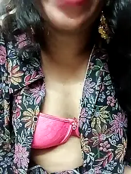 Snapshot of roopa__ chatting on 06/05/26, 03:13 roopa online show from 06/05/26, 03:13