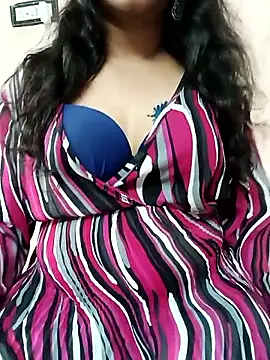Snapshot of roopa__ chatting on 06/05/26, 08:53 roopa online show from 06/05/26, 08:53