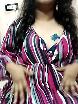 Snapshot of roopa__ chatting on 06/06/26, 12:16 roopa online show from 06/06/26, 12:16