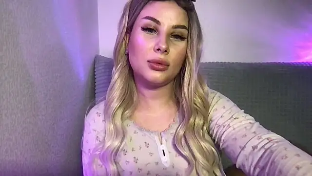 Lili Weiss online show from 06/14/26, 04:42
