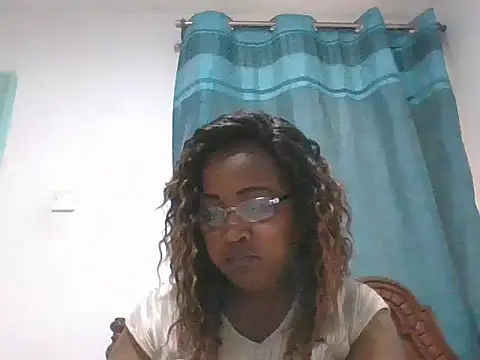 Snapshot of peacechloe chatting on 06/25/26, 11:48 peacechloe online show from 06/25/26, 11:48