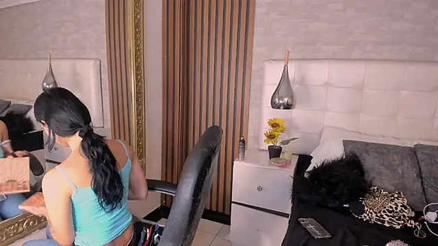SofiaThoompson online show from 06/11/26, 08:29