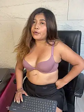 LyraMilano online show from 07/17/26, 12:45