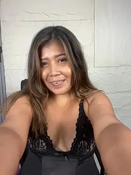 LyraMilano online show from 07/28/26, 04:39