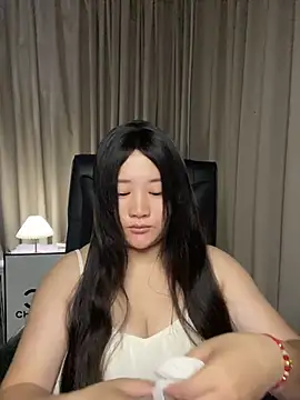 Snapshot of Luckysisi-s chatting on 05/31/26, 01:51 Luckysisi-s online show from 05/31/26, 01:51