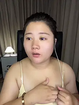 Snapshot of Luckysisi-s chatting on 06/06/26, 01:27 Luckysisi-s online show from 06/06/26, 01:27