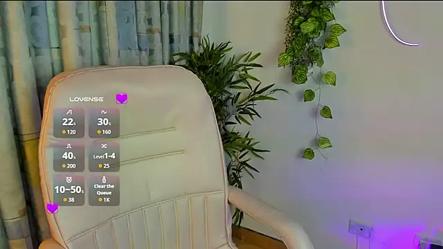 Zoe Queens online show from 07/13/26, 12:30