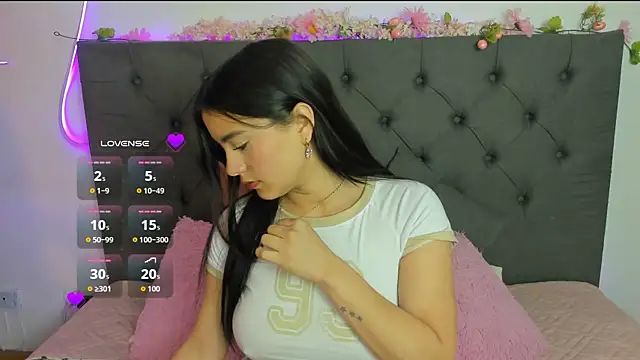 Zoe Queens online show from 07/15/26, 12:10