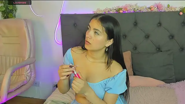 Zoe Queens online show from 07/22/26, 12:30