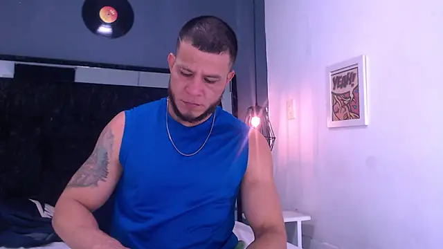 Snapshot of Maximiliano_Stronge chatting on 06/16/26, 04:53 Maximiliano Stronge online show from 06/16/26, 04:53