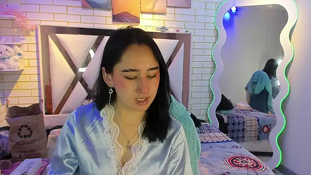Lua bloom  online show from 07/05/26, 03:45