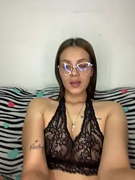 Snapshot of samantha-hot21 chatting on 06/10/26, 12:15 samantha-hot21 online show from 06/10/26, 12:15
