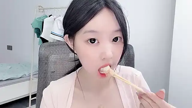Yoyo33355 online show from 07/19/26, 03:43