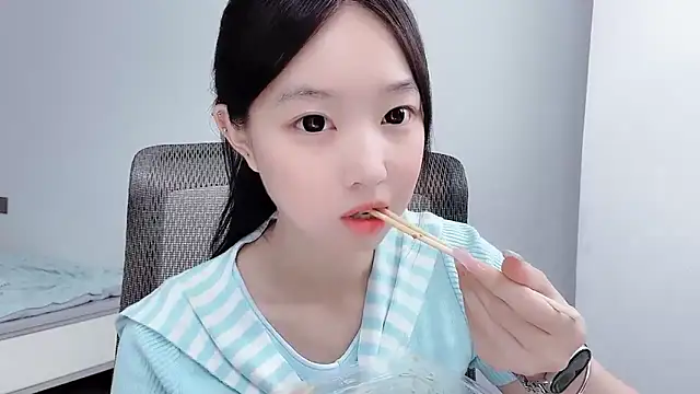 Yoyo33355 online show from 07/27/26, 03:57