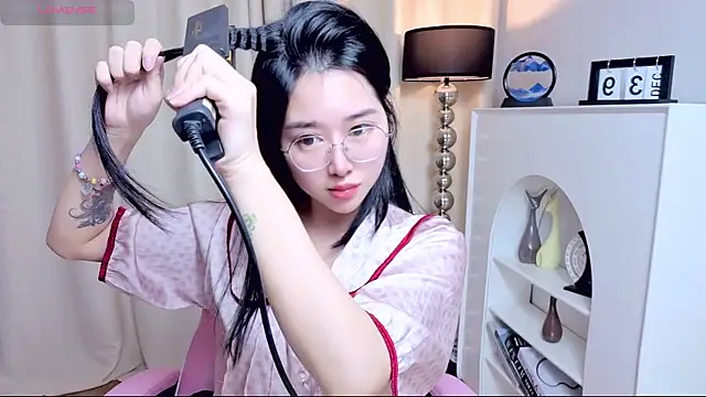 Snapshot of miuu6868 chatting on 06/05/26, 02:07 miuu6868 online show from 06/05/26, 02:07