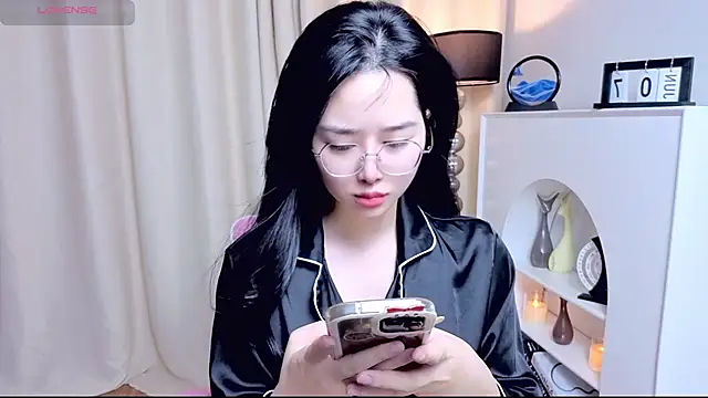 Snapshot of miuu6868 chatting on 06/08/26, 02:12 miuu6868 online show from 06/08/26, 02:12