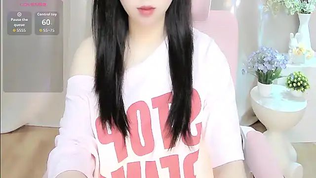 Snapshot of shynana chatting on 06/08/26, 01:09 shynana online show from 06/08/26, 01:09