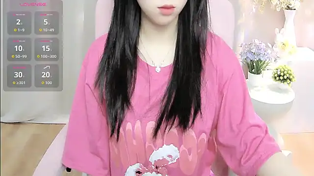 Snapshot of shynana chatting on 06/12/26, 01:04 shynana online show from 06/12/26, 01:04