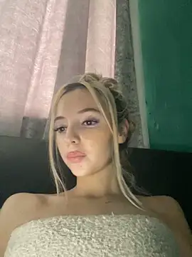 Snapshot of Glowing_Manny_Riah chatting on 06/03/26, 12:52 Glowing Manny Riah online show from 06/03/26, 12:52