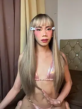 CassandraLovve online show from 06/17/26, 08:06